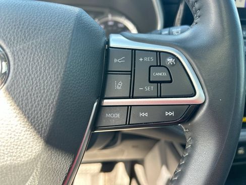 Used 2024 Toyota Highlander XSE FWD image 17