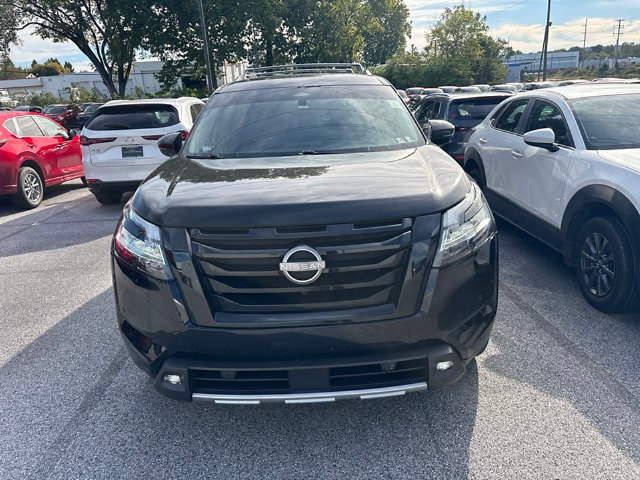 Used 2023 Nissan Pathfinder SL w/ SL Premium Package AWD/4WD image 3