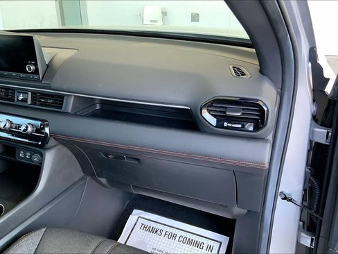 Used 2025 Honda Pilot Sport image 19