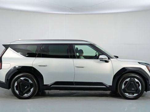 Used 2024 Kia EV9 Land image 56