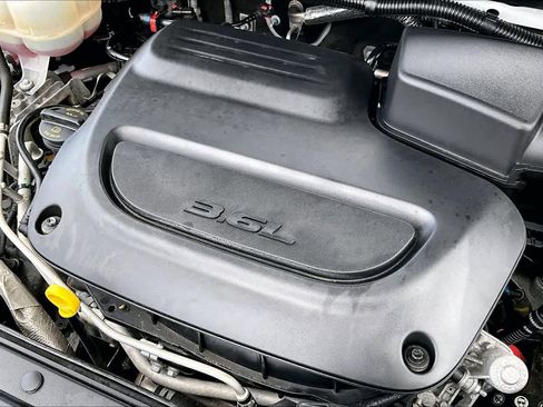 Used 2024 Chrysler Pacifica Touring-L FWD image 30