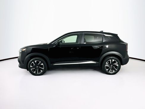 Used 2025 Nissan Kicks SV AWD/4WD image 4