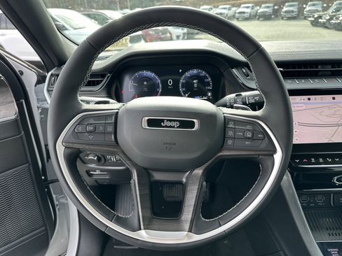 New 2026 Jeep Grand Cherokee Altitude image 8