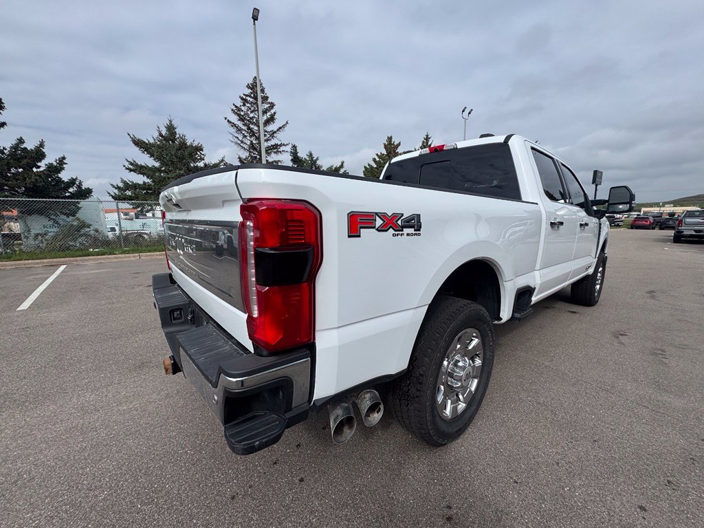 Used 2024 Ford F350 4x4 Crew Cab Super Duty image 8