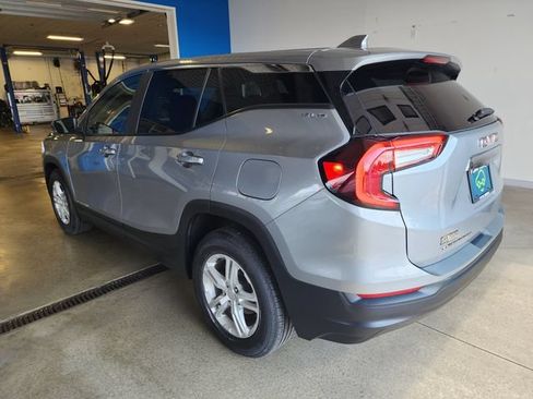 Used 2023 GMC Terrain SLE FWD image 2
