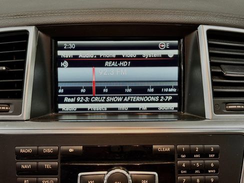 Used 2014 Mercedes-Benz GL 450 4MATIC image 31