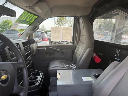 Used 2018 Chevrolet Express 2500 w/ Driver Convenience Package RWD image 10