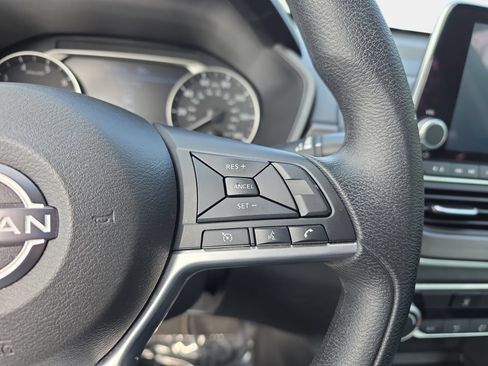 Used 2025 Nissan Altima 2.5 SV AWD/4WD image 17