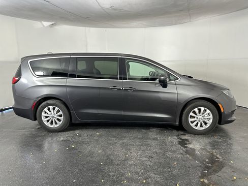 Used 2018 Chrysler Pacifica LX w/ Tire & Wheel Group image 13