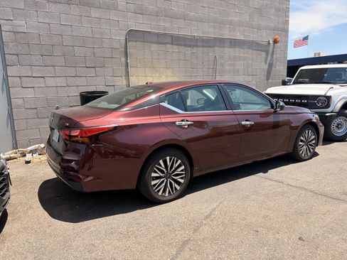 Used 2024 Nissan Altima 2.5 SV FWD image 6