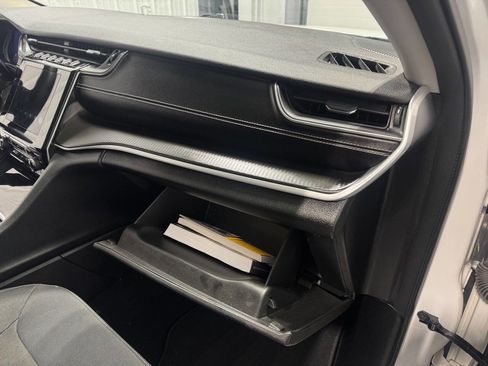 Used 2023 Jeep Grand Cherokee Laredo w/ Luxury Tech Group I image 22