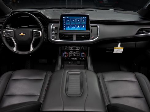 Used 2024 Chevrolet Suburban LT w/ Luxury Package RWD image 39