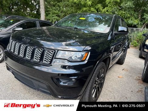Used 2019 Jeep Grand Cherokee Altitude AWD/4WD image 6
