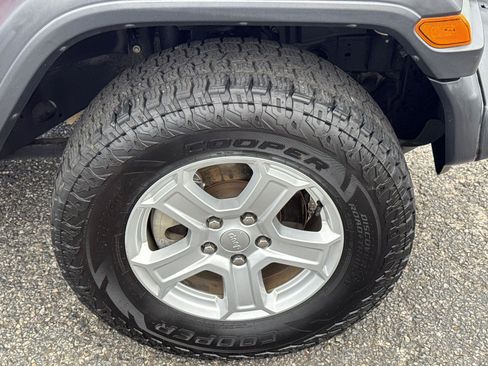 Used 2019 Jeep Wrangler Unlimited Sport S AWD/4WD image 12