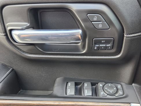 Used 2022 Chevrolet Silverado 1500 High Country w/ Technology Package image 14