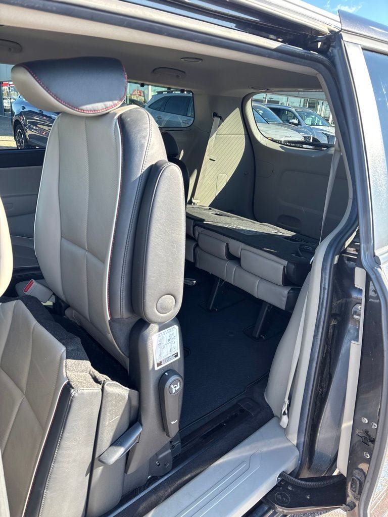 Used 2021 Kia Sedona EX FWD image 24
