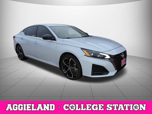 Certified 2025 Nissan Altima 2.5 SR w/ SR Premium Package FWD image 3