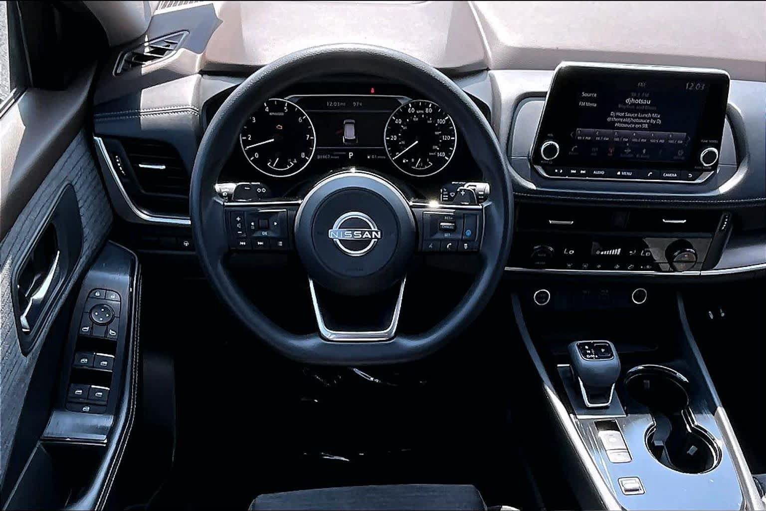 Used 2023 Nissan Rogue SV FWD image 6