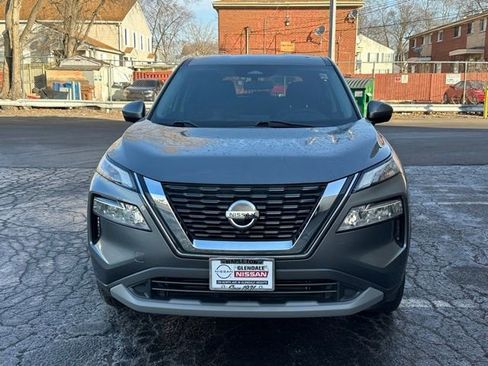 Used 2021 Nissan Rogue SV image 2