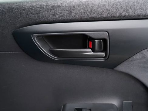 Used 2024 Toyota Highlander LE AWD/4WD image 75