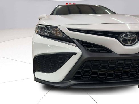 Used 2021 Toyota Camry SE FWD image 12