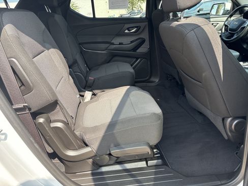 Used 2023 Chevrolet Traverse LT AWD/4WD image 17
