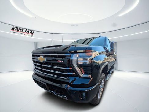Used 2025 Chevrolet Silverado 2500 LT w/ Z71 Chrome Sport Edition image 5