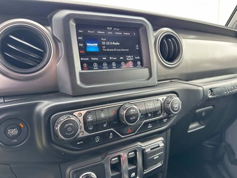 Certified 2021 Jeep Wrangler Sport AWD/4WD image 17