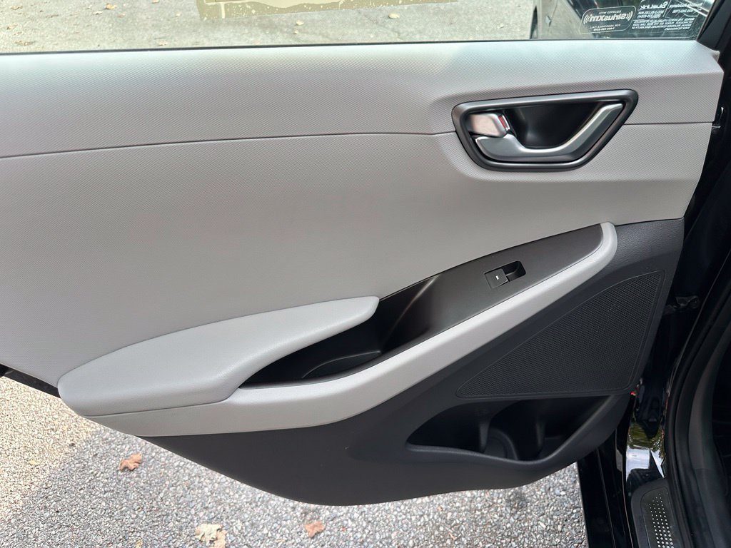 Used 2020 Hyundai Ioniq Limited FWD image 10
