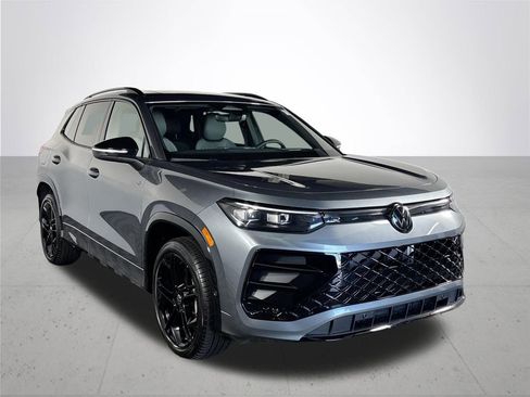 New 2025 Volkswagen Tiguan SE R-Line image 4