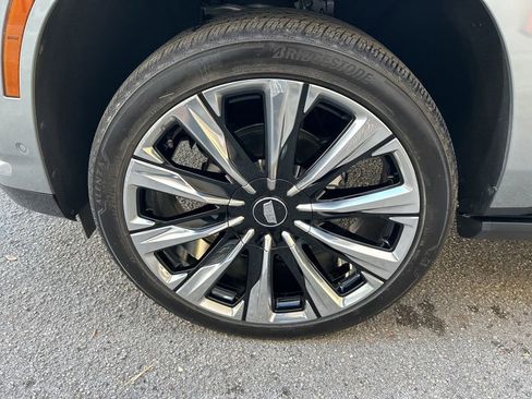 Used 2025 Cadillac Escalade ESV Premium Luxury w/ Touring Package image 17