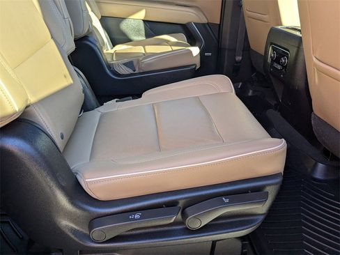 Used 2021 Chevrolet Suburban Premier image 27