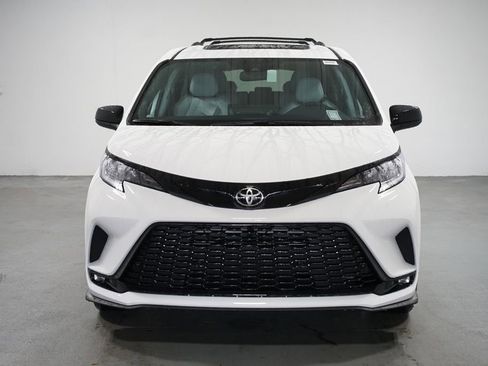 New 2026 Toyota Sienna XSE image 2