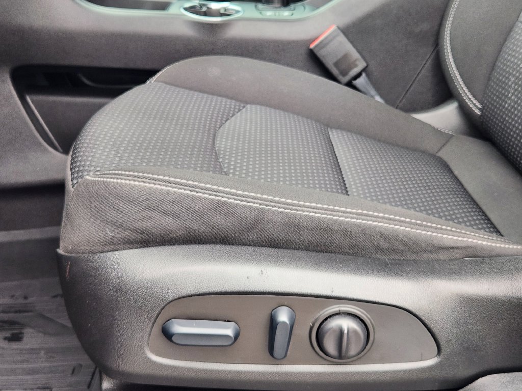 Used 2023 GMC Terrain SLE w/ Driver Convenience Package FWD image 23