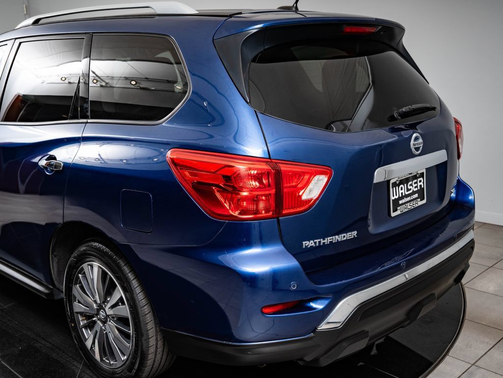Used 2018 Nissan Pathfinder SL FWD image 18