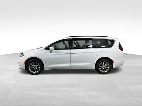 Used 2022 Chrysler Pacifica Touring-L AWD/4WD image 3