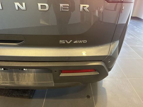 Used 2024 Nissan Pathfinder SV image 10