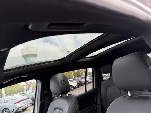 Used 2021 Mercedes-Benz GLB 250 4MATIC image 5