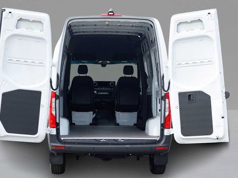 New 2026 Mercedes-Benz Sprinter 2500 image 9