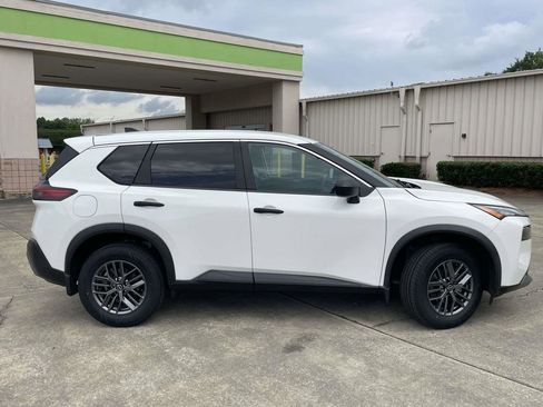 Used 2023 Nissan Rogue S FWD image 2