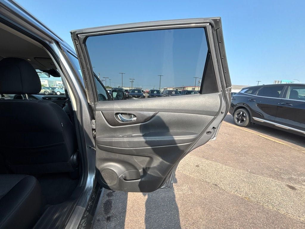 Used 2020 Nissan Rogue SV AWD/4WD image 39