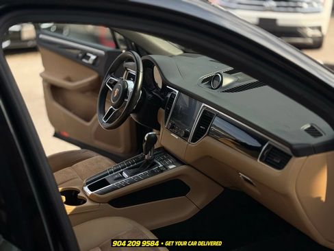 Used 2018 Porsche Macan AWD/4WD image 32