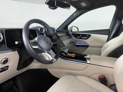 Used 2025 Mercedes-Benz GLC 300 image 6