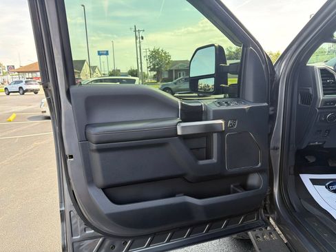 Used 2022 Ford F250 Platinum w/ Tremor Off-Road Package AWD/4WD image 7