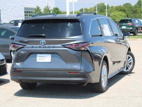 Used 2025 Toyota Sienna XLE image 26