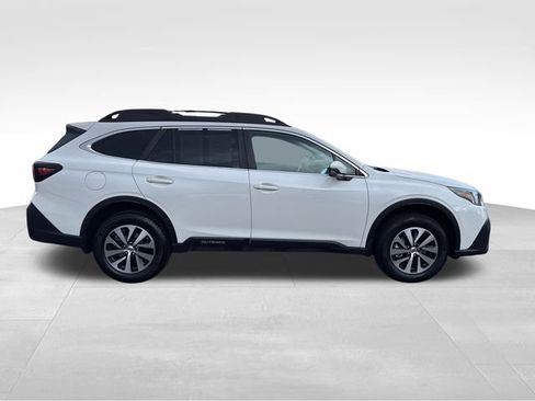 Used 2022 Subaru Outback Premium image 8