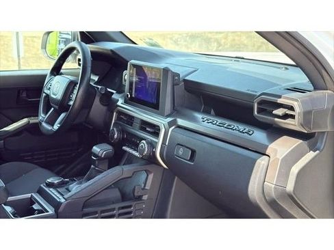 Certified 2024 Toyota Tacoma SR5 AWD/4WD image 34