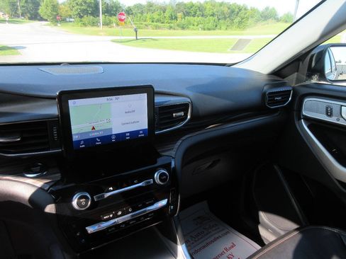 Used 2022 Ford Explorer Limited RWD image 12