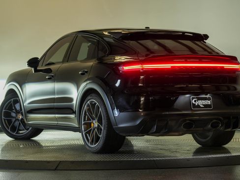 Used 2024 Porsche Cayenne Turbo GT AWD/4WD image 30