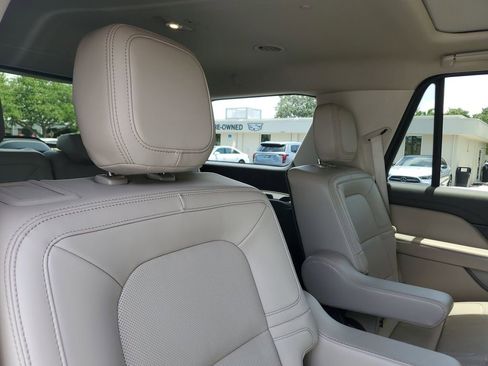 Used 2024 Lincoln Navigator Premiere AWD/4WD image 25